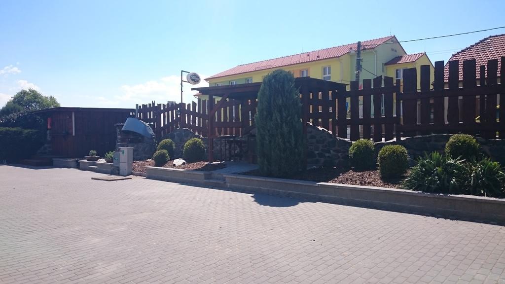 Penzion Jaros Popuvky Exterior photo